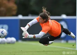 关于今晚体能课后，国际米兰状态回暖备战英超，底气十足，身体对抗强度拉满的信息