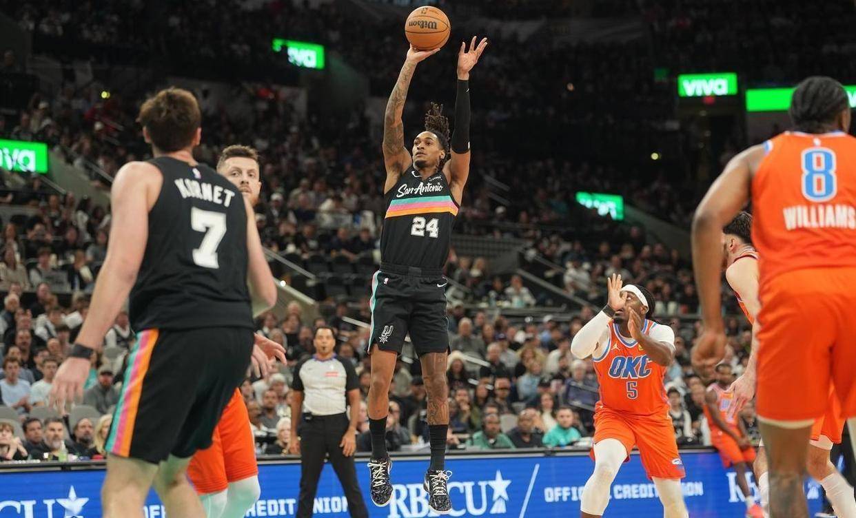 密尔沃基雄鹿今晨复出首秀山东泰山围绕社区盾更衣室发声，圣安东尼奥马刺今晨篮板制胜瞬间刷屏的简单介绍